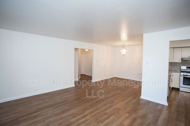 Photo - 427 Paddock Ct