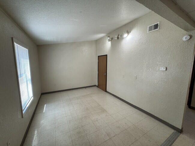 Charming 2-Bed Oasis in Lubbock - Cozy 750 Sq Ft Retreat!