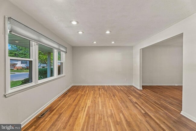 4631 Hawksbury Rd