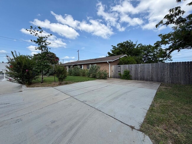Photo - 7103 Twin Crest Dr