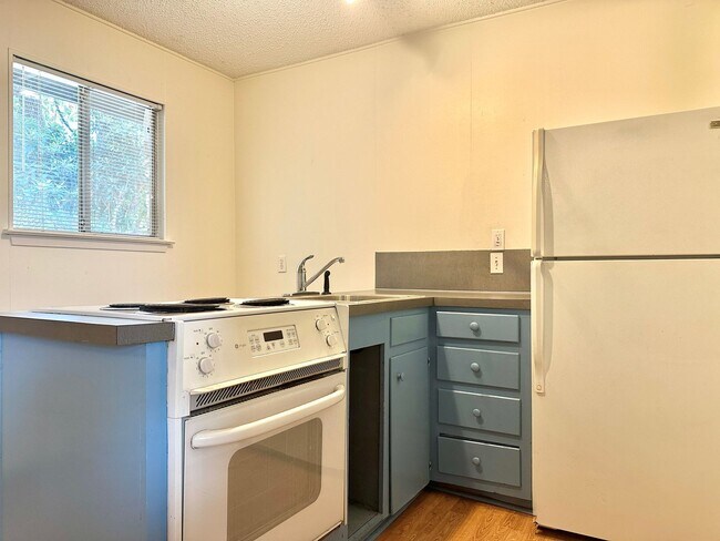Photo - 2711 Hemphill Park Unit 11E - (A103)