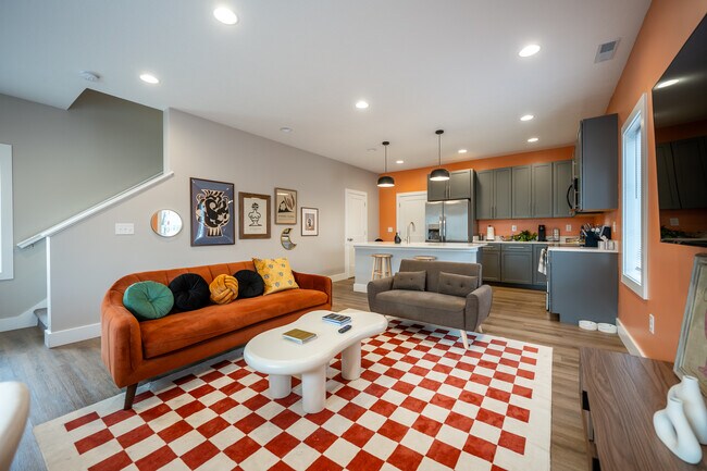 Photo - 601 E Miller Dr