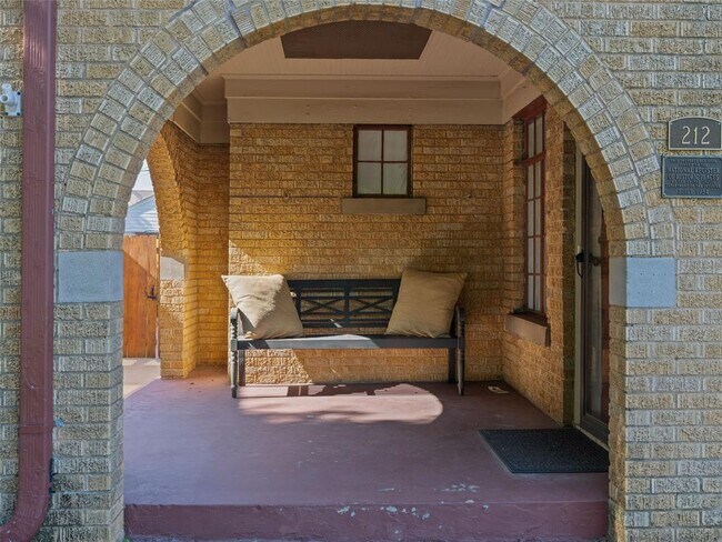 Photo - 212 Edgemere Ct