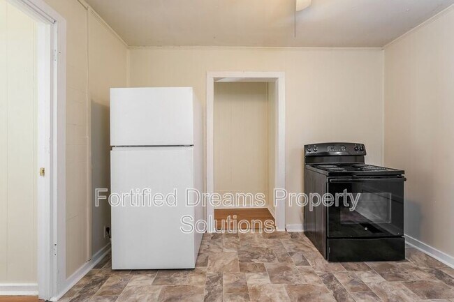 Photo - 2021 Row St