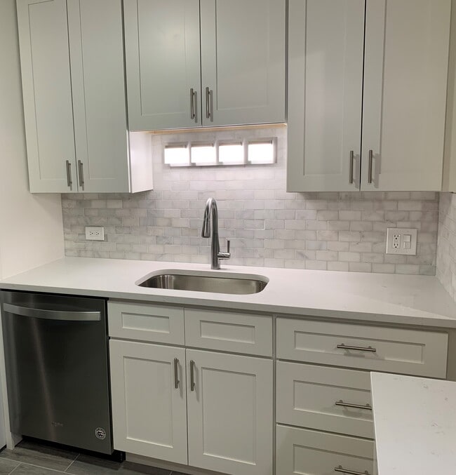 Photo - 442 Thornhill Ln