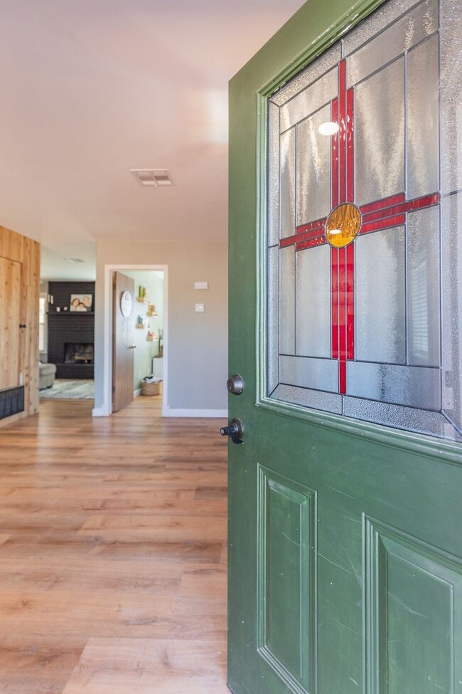 Photo - Beautiful 3 Bed 2 Bath - Gorgeous Views & Fenced in Backyard!