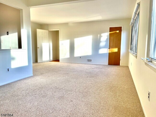 Photo - 365 Patricia Ct