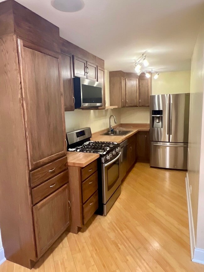 Photo - 8232 Niles Center Rd Unit 404