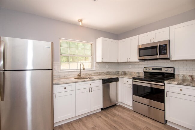 Building Photo - 15725 Ebony Ct