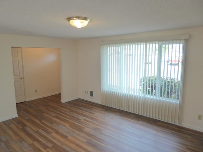 Photo - 600 N 13th St