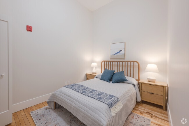2 BR, 1 BA - 850 SF