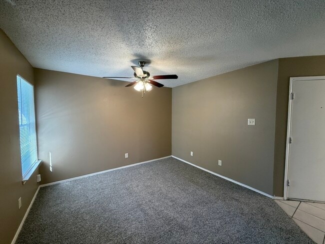 Building Photo - 10347 Shelburne Dr Rental
