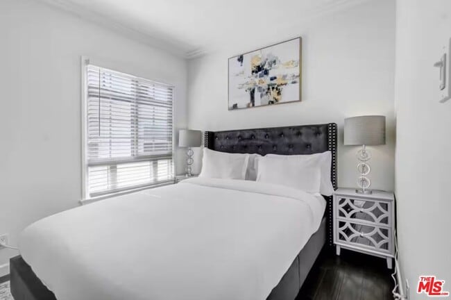 Photo - 1335 S Roxbury Dr Unidad 1337 1/2