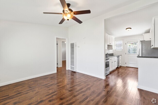Building Photo - 235 E 18th St Unit A Rental