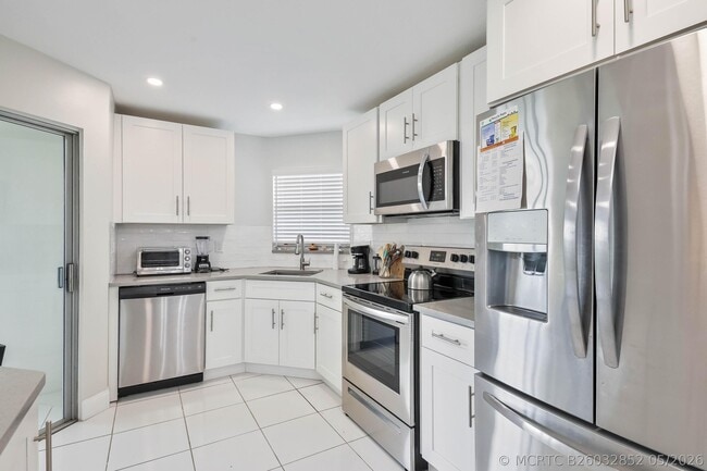 3661 Via Poinciana Unidad 616