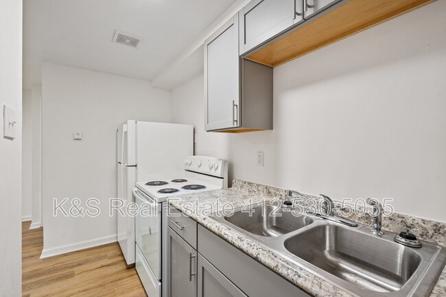 Building Photo - 441-443-445 Library St Unit 6 Rental