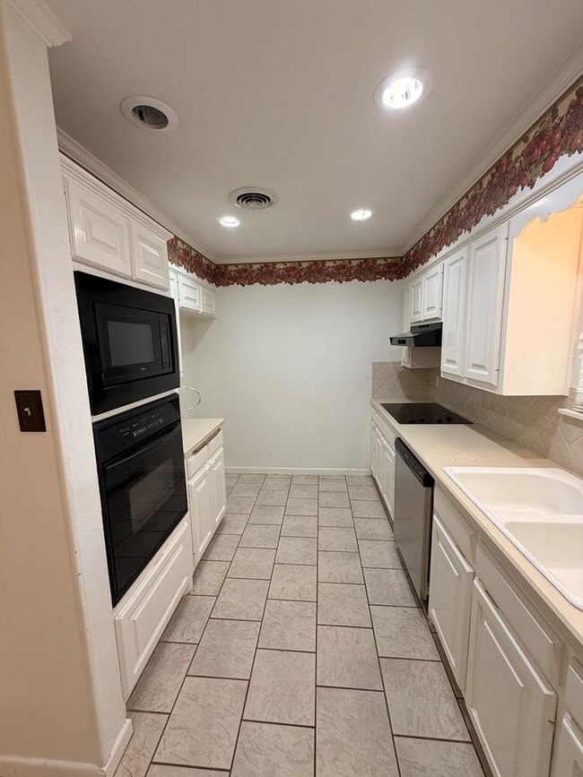 Photo - 1617 E 49th St