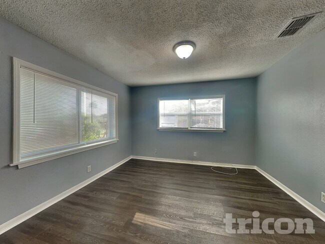 Photo - 4118 W La Salle St
