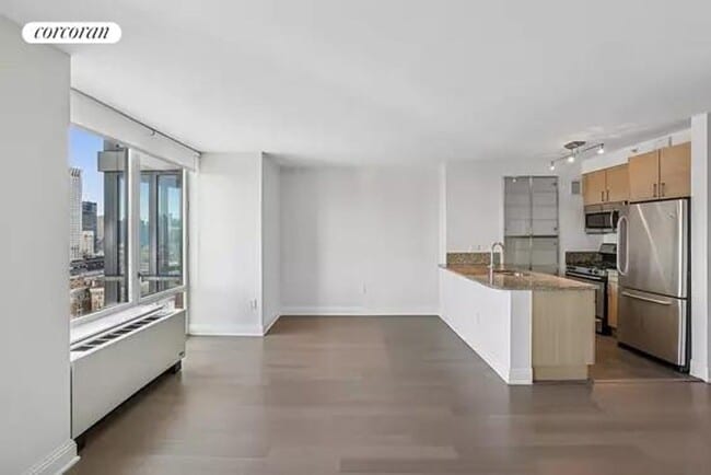 Photo - 125 W 31st St Apartment
