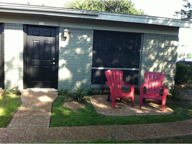 Photo - 602 W 51st St #101, Large, fully updated 1 story unit in great location. Unit #101