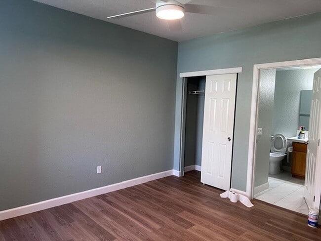 Photo - Beautifully updated condo in gated community. Sparkling pool. Stainless steel appliances and lami... Unidad 149