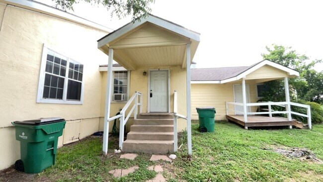 Photo - 2903 N U.S. Hwy 281 Unit B