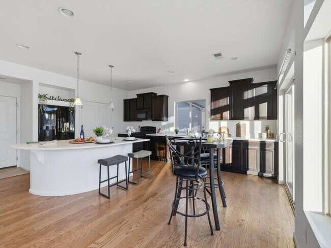 Photo - 7965 Whistlestop Ln