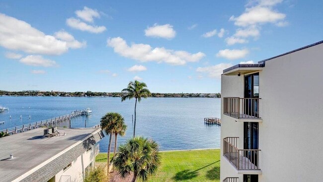 Building Photo - 1202 S Lake Dr Unit 501