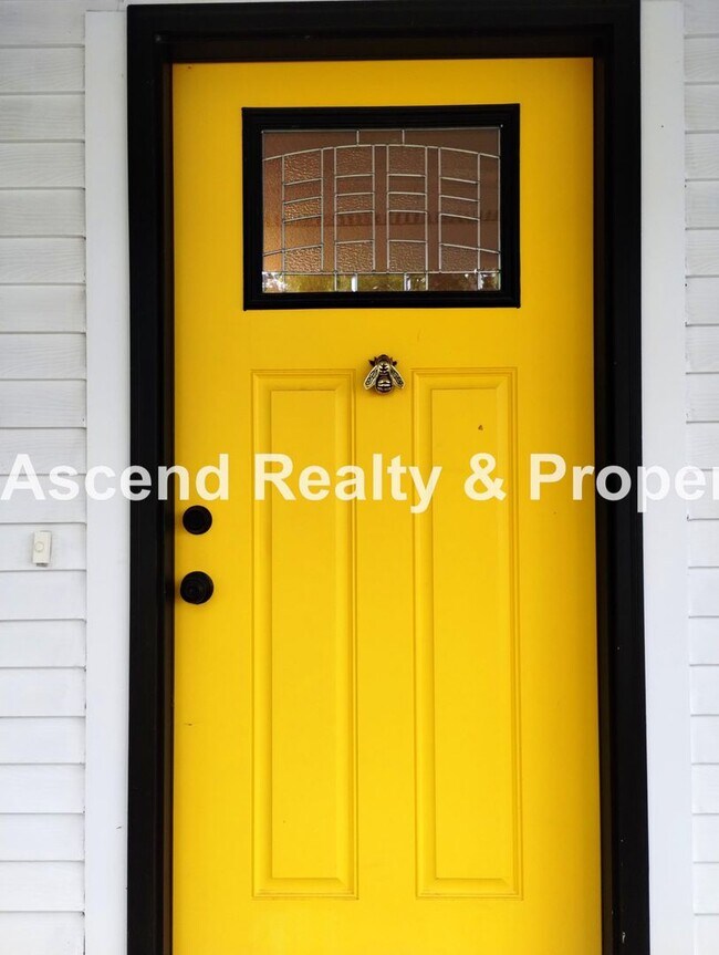 Photo - Ideal Hillsboro Location 2 Level Home with...