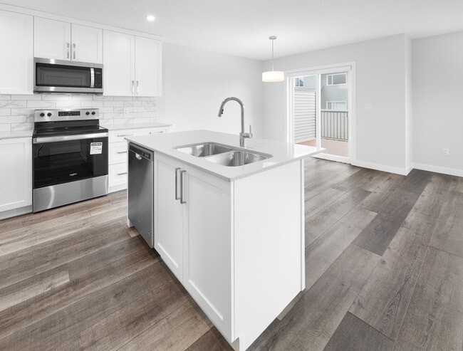 Photo - 1380 Erker Cres NW