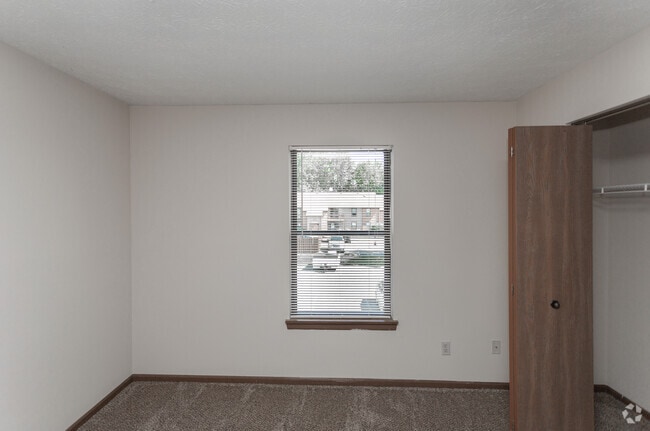 1BR, 1BA - 645 SF