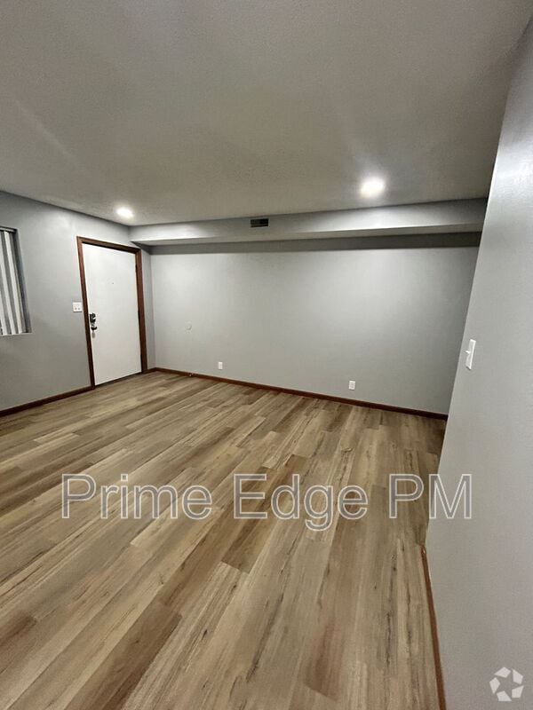 Building Photo - 4621 Prescott Ave Rental