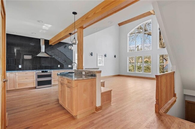 Photo - 1008 Courtenay Dr NE