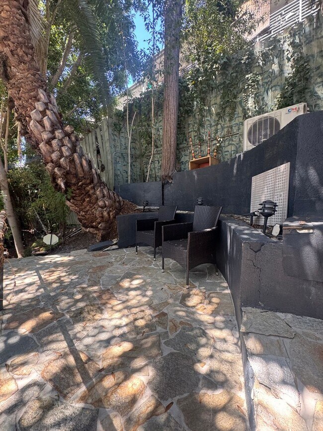 1908 Hillcrest Road