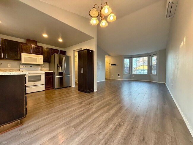 Building Photo - SCHEDULE A TOUR TODAY TO VIEW THIS BEAUTIFUL OPEN LAYOUT HOME IN REDMOND!!