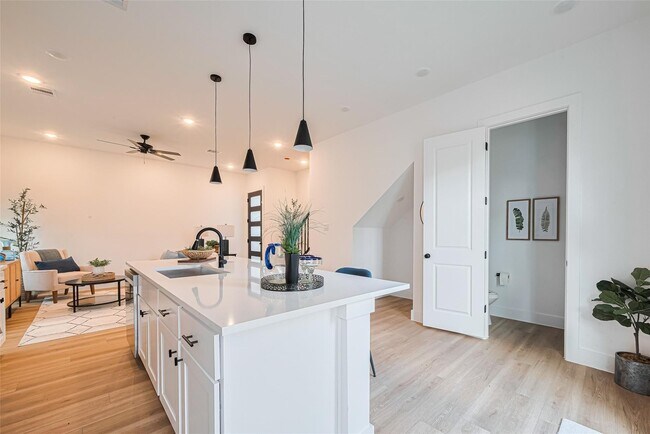 Photo - 9433 Pembrook St