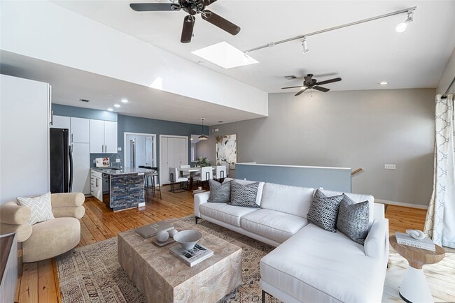 Photo - 3 N Ennis St