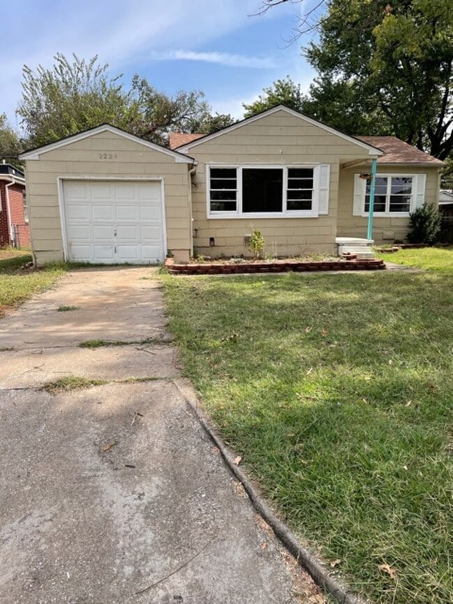 Building Photo - 2236 Dewey Ave