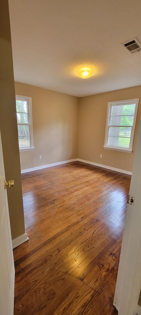 Photo - Gorgeous 4 bedroom/1 bath with beautiful k...