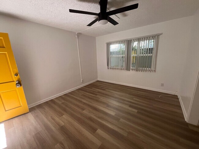 Photo - 944 Tiverton Avenue