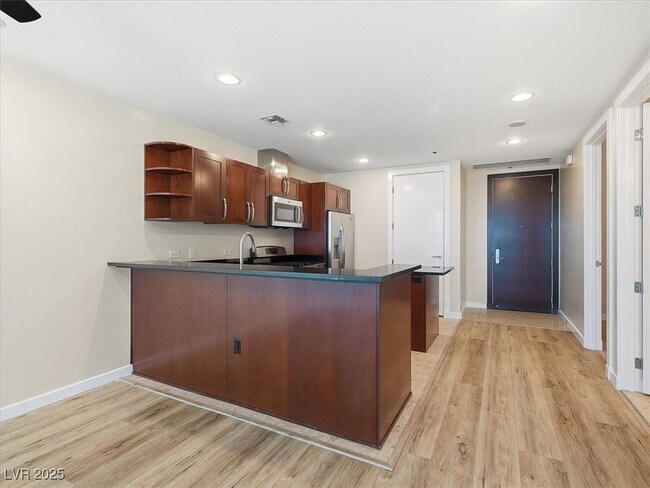 Photo - 4575 Dean Martin Dr Unit 911