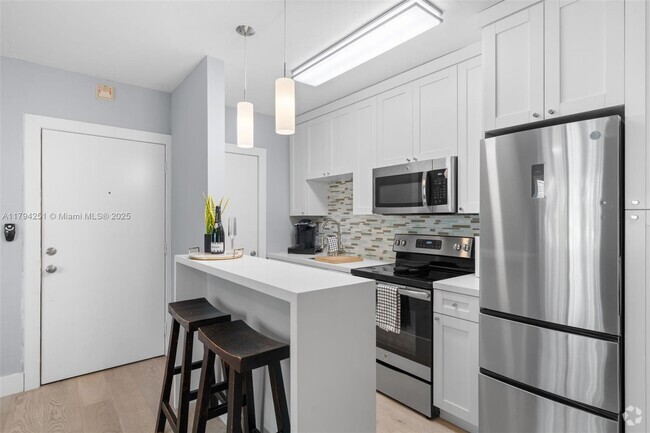 Building Photo - 6330 SW 79th St Unit 7 Rental