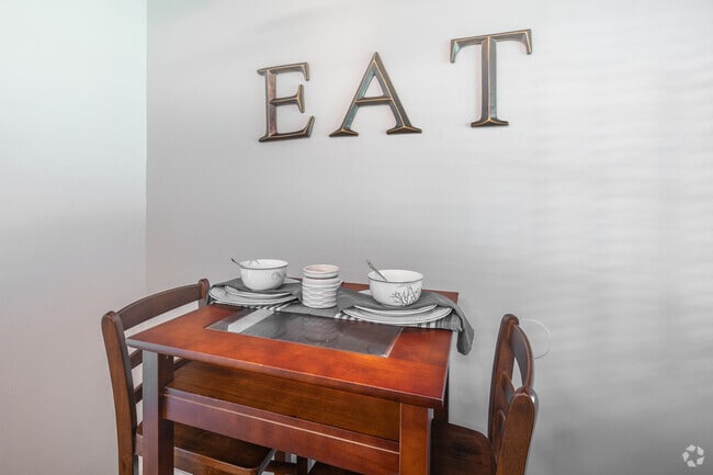 2BR, 1.5BA - 850SF - Dining Room