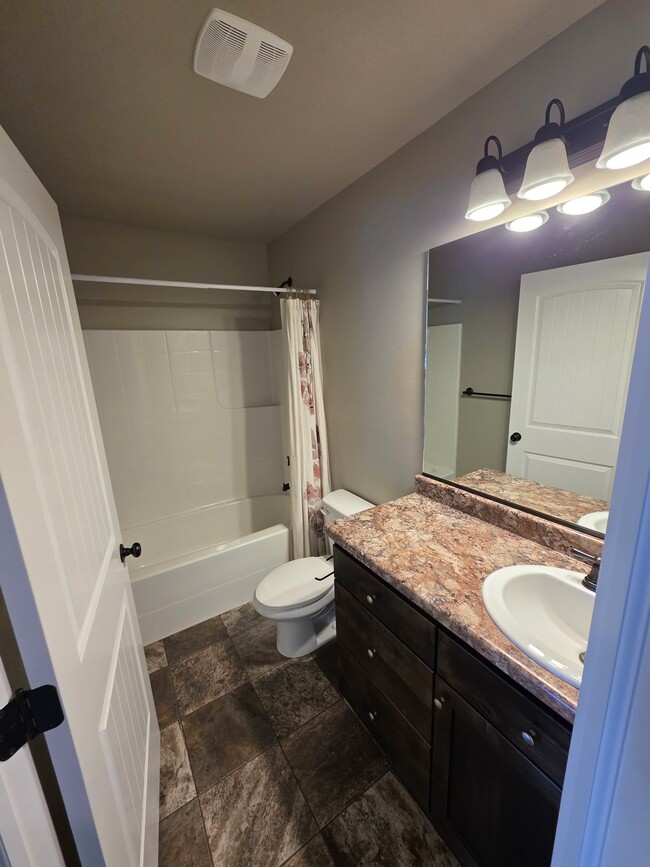 Photo - 485 1425 N St
