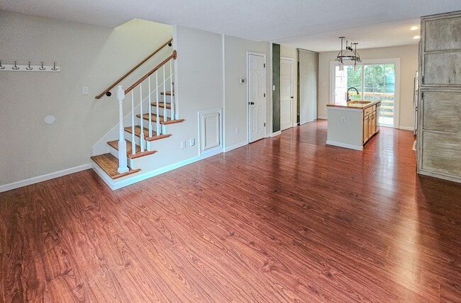 Photo - West Knoxville 37923 - 2 bedroom, 1.5 bath condo with hardwood floors - Contact Ryan Fogarty (865...