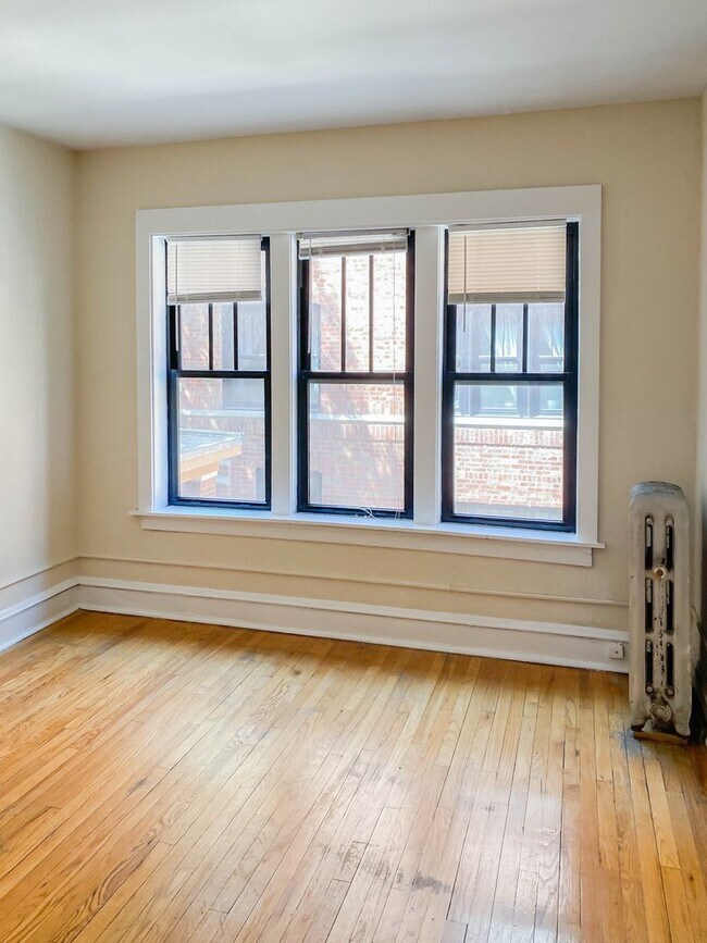 Building Photo - 643 W Arlington Pl Unit 2