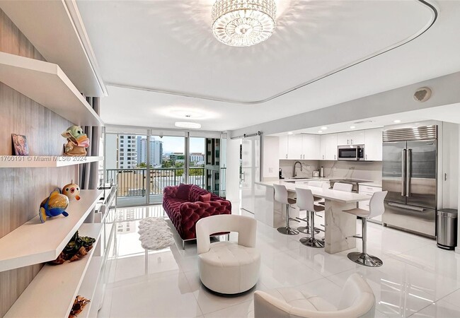 Photo - 2655 Collins Ave Unidad 1704