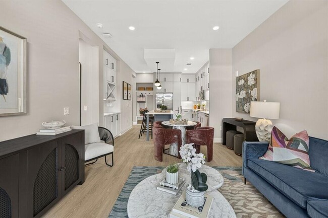 Photo - 715 E College Ave Unidad S1