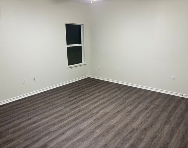 Photo - 914 Country Club Dr