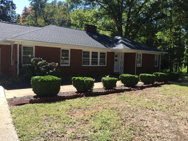 Photo - Hamilton Lakes Park Area 3 BR in Grimsley HS District